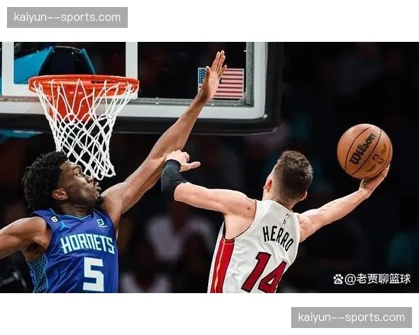 黄蜂全队6人得分上双，替补尼克·霍尔两双展现阵容深度